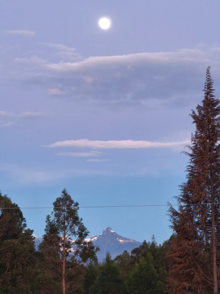 Altar Vocano and The Moon